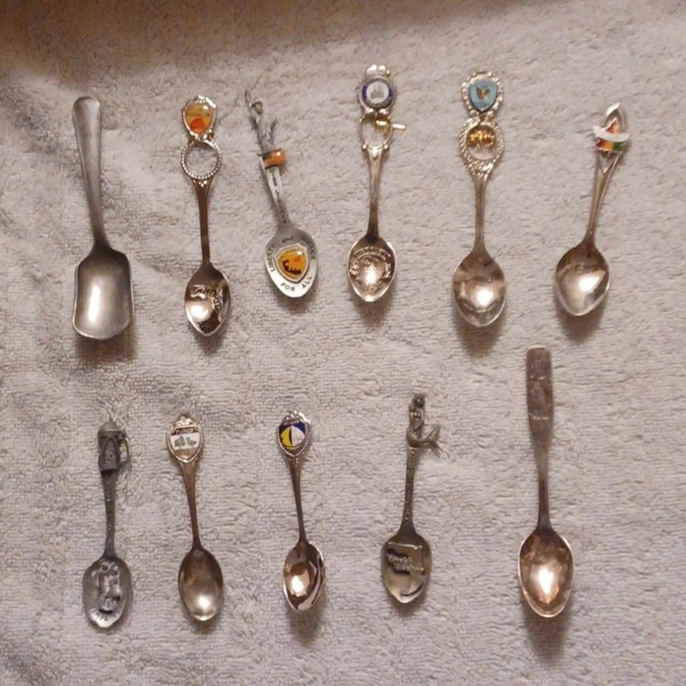 Vintage Florida Souvenir Spoon Set of 11 with Hanging Display Rack Busch Garden